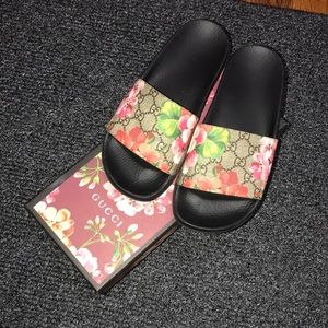 Gucci size 8 floral slides
